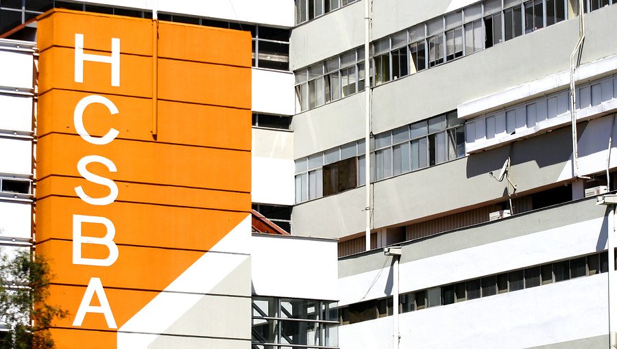 Mujeres se querellan contra hospital San Borja por negligencia y xenofobia
