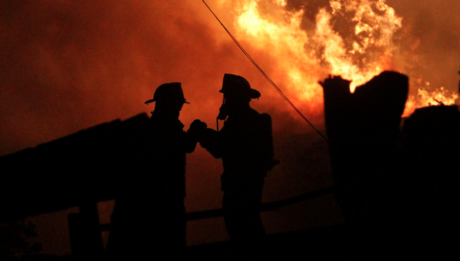 Cerca de 300 personas fueron evacuadas por incendio forestal en Navidad