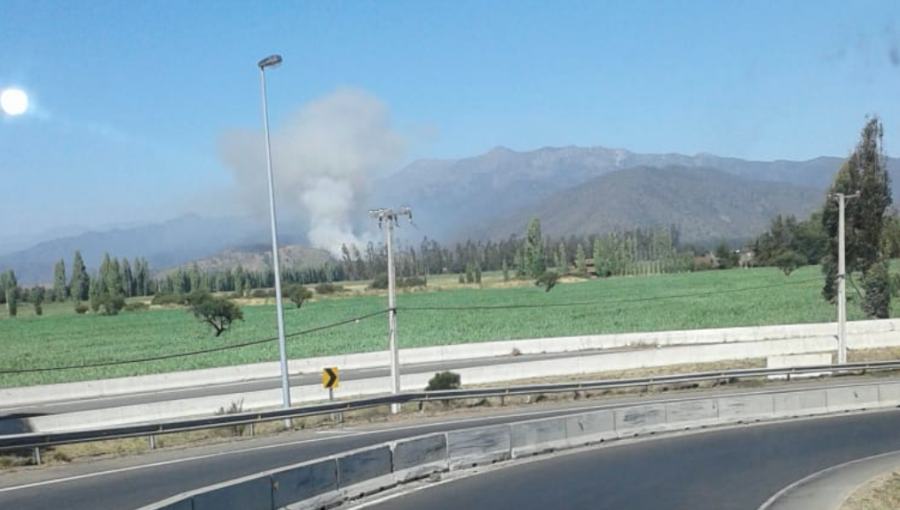 Alerta Roja en Casablanca por incendio forestal que amenaza a sectores poblados