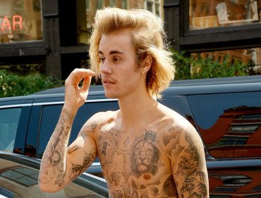 Justin Bieber se tatuó su rostro con delicada palabra