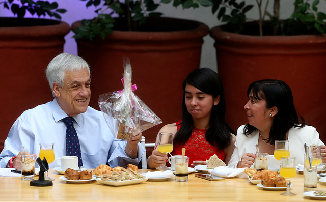 Presidente Piñera citó poema a puntajes nacional de la PSU, pero con nombre y autor equivocado