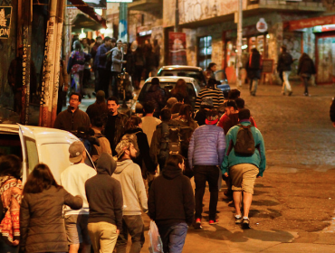 Comenzó a regir ordenanza que sanciona a quienes orinen o defequen en calles de Valparaíso