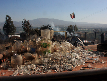 Incendio que destruyó 60 viviendas en Limache se habría originado por intervención humana