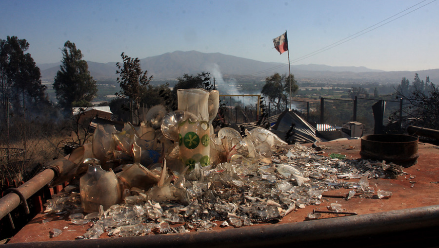 Incendio que destruyó 60 viviendas en Limache se habría originado por intervención humana