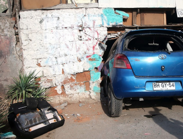 Automóvil protagonizó accidente y terminó incrustado en casa de Peñalolén