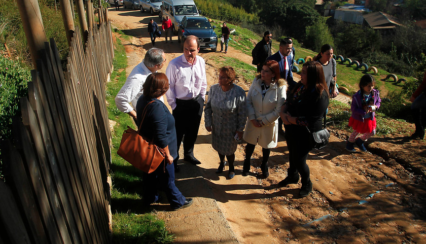 Minvu anuncia la construcción de 184 kilómetros de veredas en 39 comunas