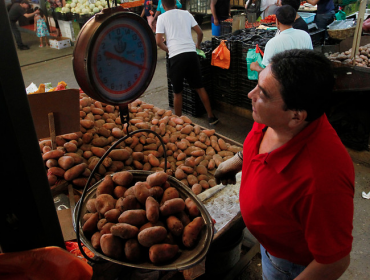 Caídas en los precios de papas y tomates llevaron el IPC de diciembre a -0,1%