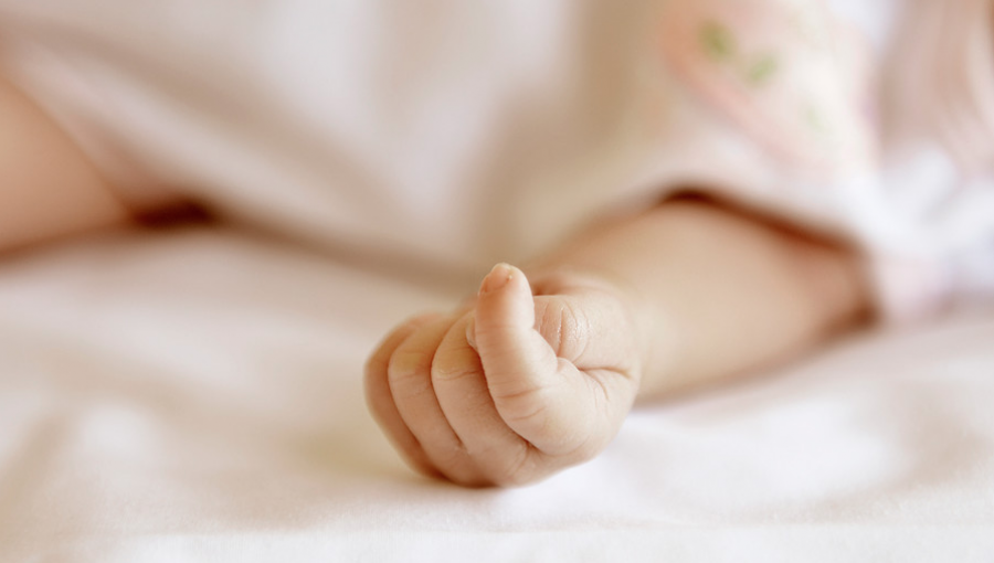 Bisabuela rescató a bebé de nueve meses que estaba siendo asfixiada por su madre en Peñalolén