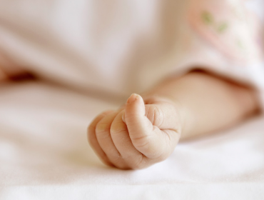 Bisabuela rescató a bebé de nueve meses que estaba siendo asfixiada por su madre en Peñalolén