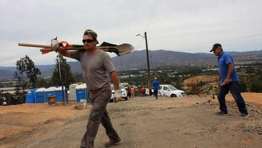 Entregan 29 viviendas de emergencia a damnificados de incendio en Limache