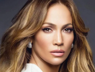 Con impactantes fotografías en traje de baño, Jennifer López critica duramente el machismo en Hollywood