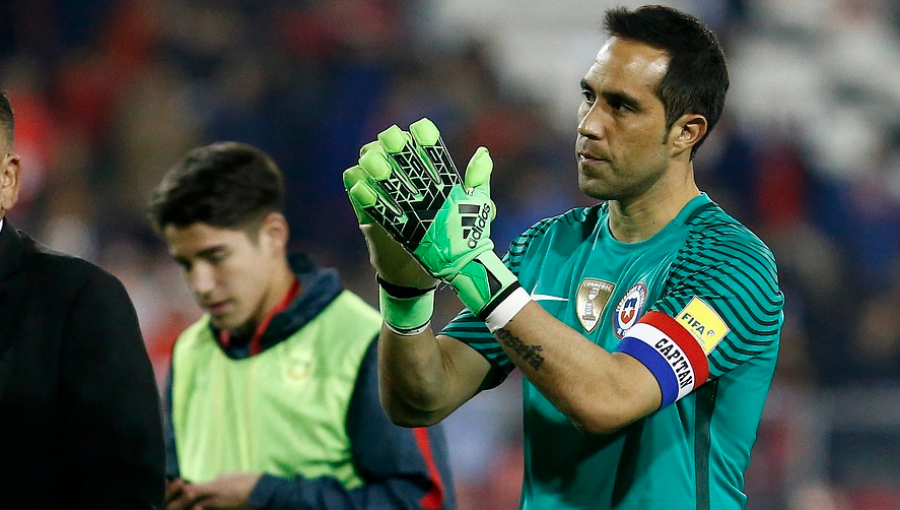 Lesión de Claudio Bravo habría recrudecido y se perdería Copa América