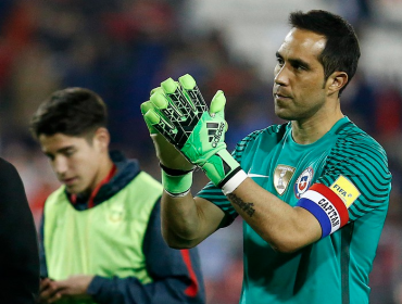 Lesión de Claudio Bravo habría recrudecido y se perdería Copa América