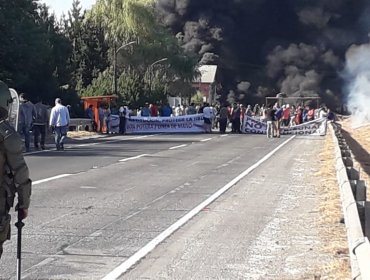 Pescadores artesanales protestaron contra la ley de la jibia en carretera del Maule