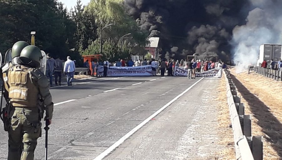 Pescadores artesanales protestaron contra la ley de la jibia en carretera del Maule