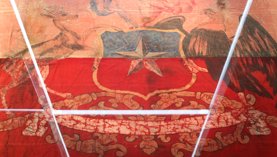 Así se gestó la recuperación de bandera de La Moneda tras el golpe de Estado