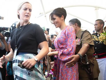 En medio de renuncia de su guardaespaldas, Meghan Markle deslumbra con avanzado estado de embarazo