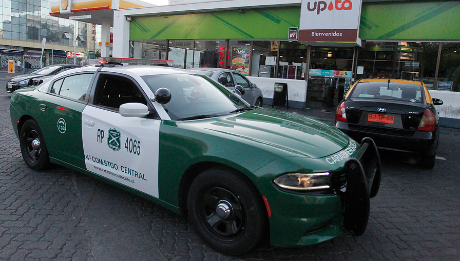 Delincuentes que asaltaron bencinera de Santiago fueron detenidos luego que taxista los siguiera