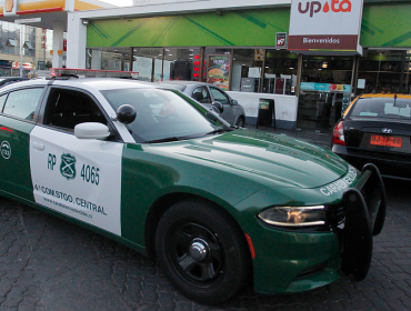 Delincuentes que asaltaron bencinera de Santiago fueron detenidos luego que taxista los siguiera