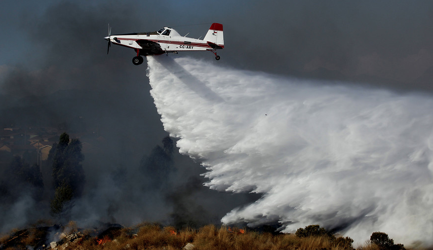 Defensa facilitó instalaciones de la FACh para que Conaf combata incendios forestales