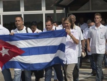 Médicos cubanos en Brasil le imploran a Bolsonaro que los reincorpore al sistema de salud