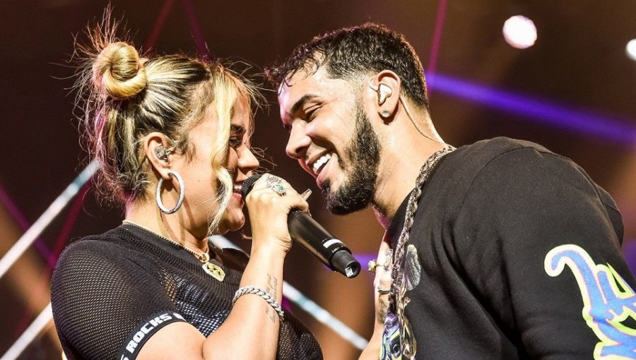 Anuel AA se tatúa el rostro de Karol G es su espalda en revelador video clip