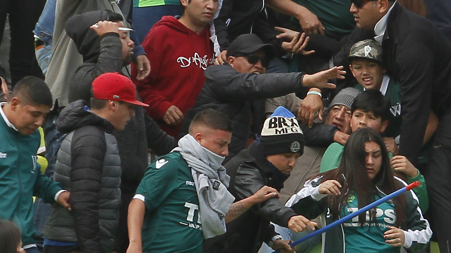 Ocho "hinchas" de Wanderers quedaron con prohibición de ingresar a estadios
