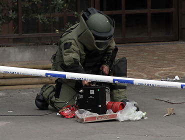 Extintores abandonados generaron operativo del GOPE en pleno centro de Santiago