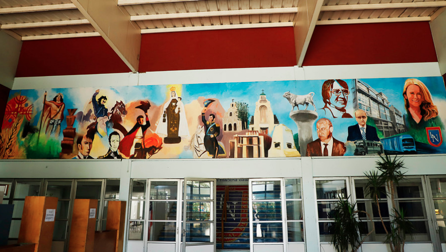 [Fotos] Mural de próceres de la historia de Chile incluye a Cathy Barriga