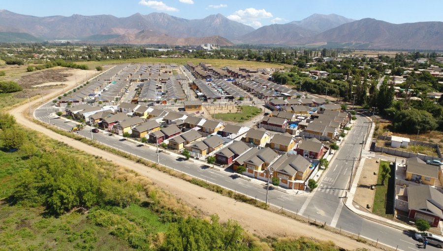 64 familias de Llay-Llay recibieron llaves de sus casas en conjunto de Integración Social