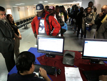 Otros 170 haitianos se embarcaron de regreso a Puerto Príncipe en un avión FACh