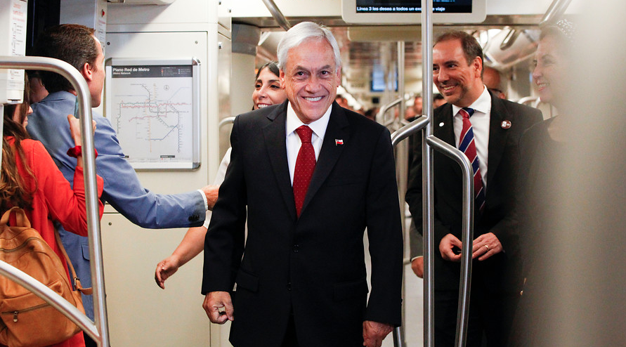 Piñera compromete "anuncio concreto" sobre construcción de la Línea 10 del Metro