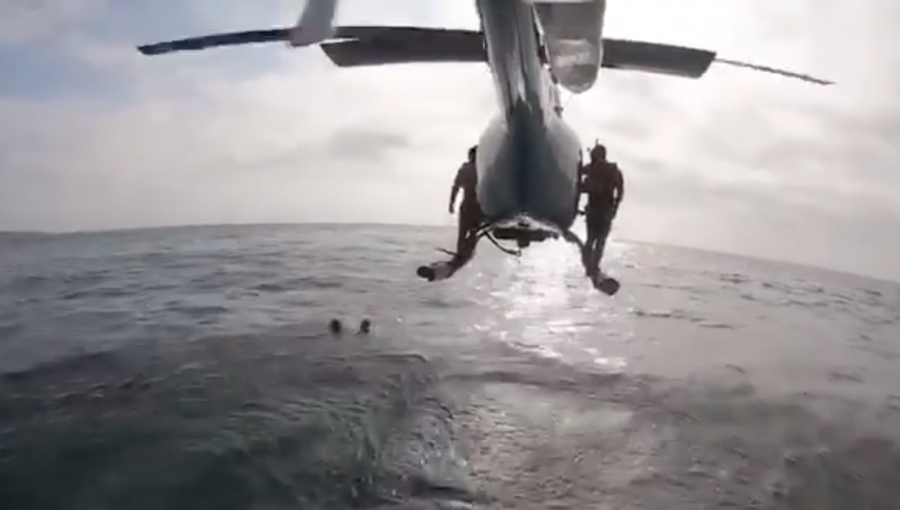 Con helicóptero de la Armada logran rescatar a dos niñas que se ahogaban en playa de Cartagena