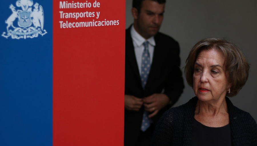Ministra Hutt califica alza en el precio del transporte público de Santiago como una “mala noticia”