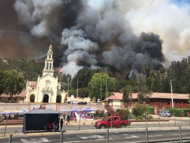 Descontrolado incendio amenaza con arrasar por completo con templo de Lo Vásquez en Casablanca