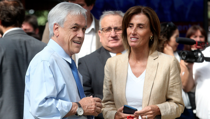 Funcionarios del Mineduc llaman a Piñera a "rectificar el rumbo que le está dando a la educación"