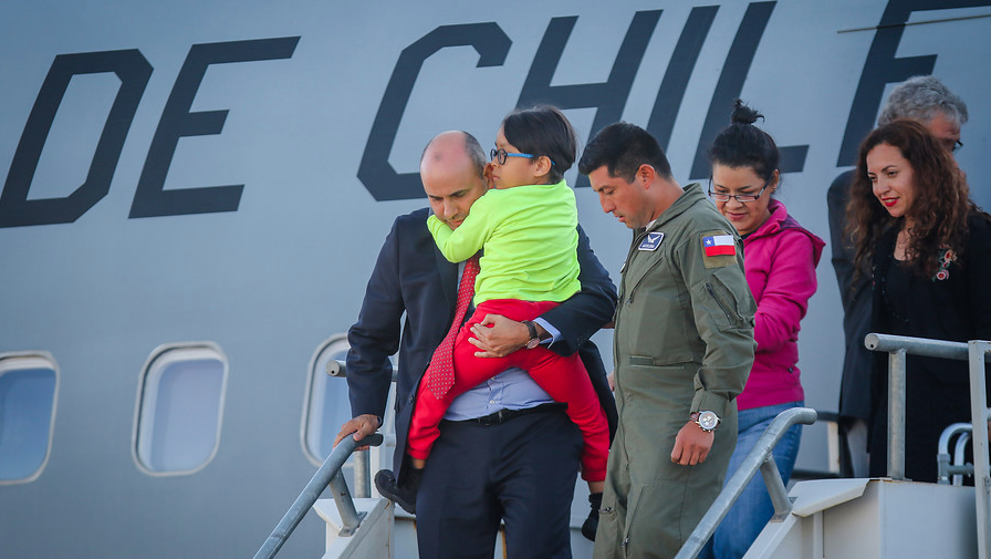 Gobierno espera permiso de Venezuela para recoger a chilenos en Caracas