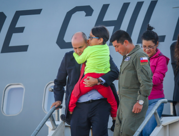 Gobierno espera permiso de Venezuela para recoger a chilenos en Caracas