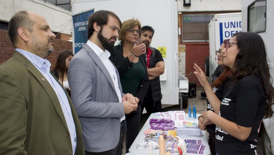 Municipio de Valparaíso inició campaña para realizar 280 test rápidos de VIH a jóvenes