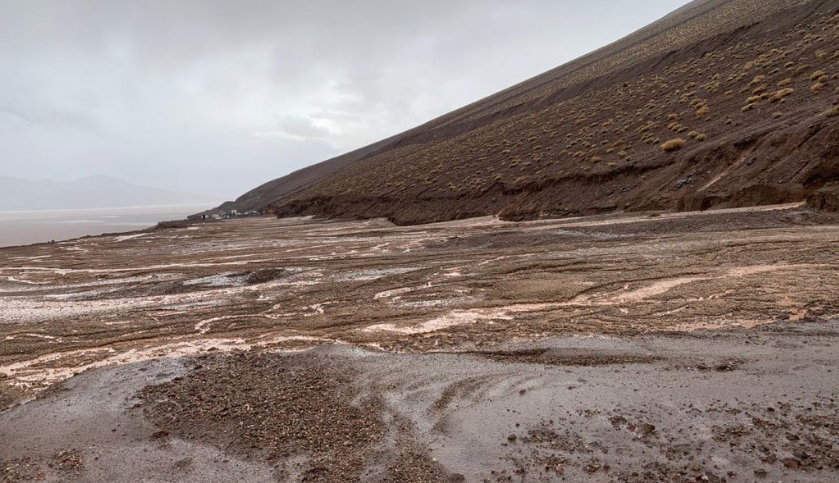 Desbordes, cortes de ruta y pasos cerrados por 'invierno boliviano' en Antofagasta