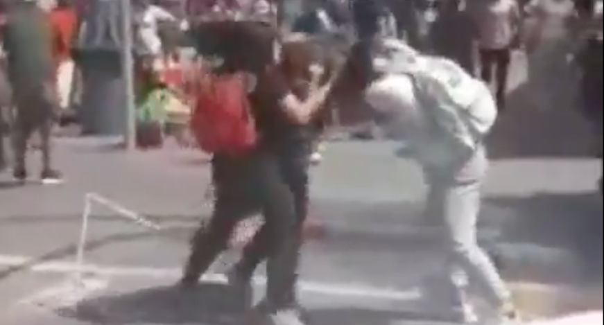 Video capta nueva violenta pelea entre comerciantes ambulantes en Viña del Mar