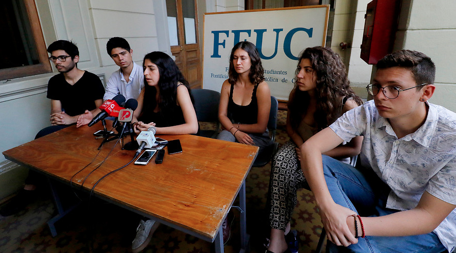 Federación de Estudiantes UC exige el despido de profesor acusado de encubrir homicidio de Frei Montalva