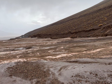 Desbordes, cortes de ruta y pasos cerrados por 'invierno boliviano' en Antofagasta