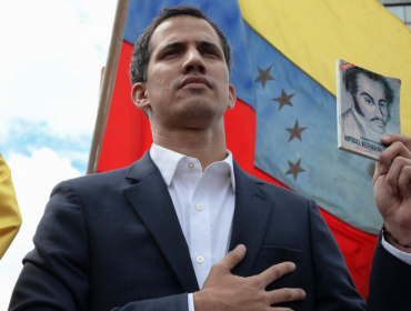 Juan Guaidó denuncia que la Fuerza de Acción Especial de Maduro llegó a su casa a "hostigar" a su familia