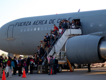 Avión de la Fuerza Aérea regresa con 100 chilenos que decidieron abandonar Venezuela