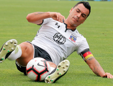 Siguen las malas en Colo-Colo: Esteban Paredes podría perderse el inicio del torneo por lesión