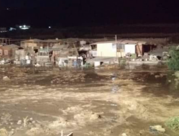 Invierno altiplánico: Crecida de ríos en Arica deja un campamento inundado y una persona desaparecida