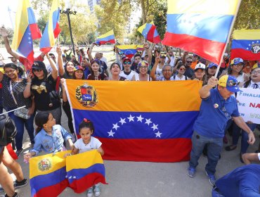 Venezolanos marchan por Santiago contra el régimen de Nicolás Maduro