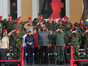 Nicolás Maduro marchó junto a militares y criticó con dureza al presidente de España