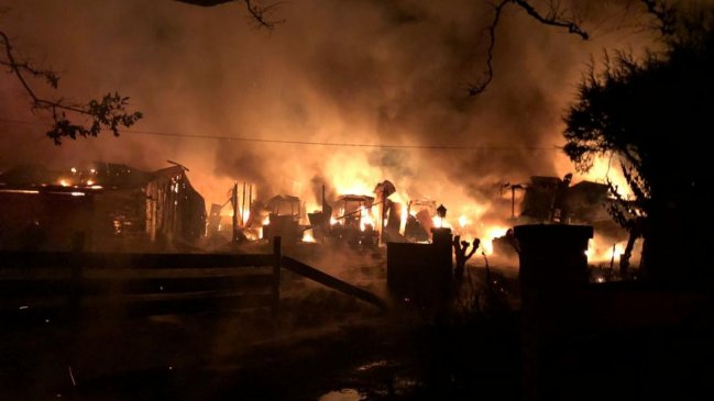 Máquinas forestales y un galpón quedaron destruidos por incendio en Galvarino